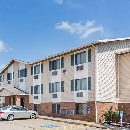 Super 8 By Wyndham Manhattan Ks Экстерьер фото