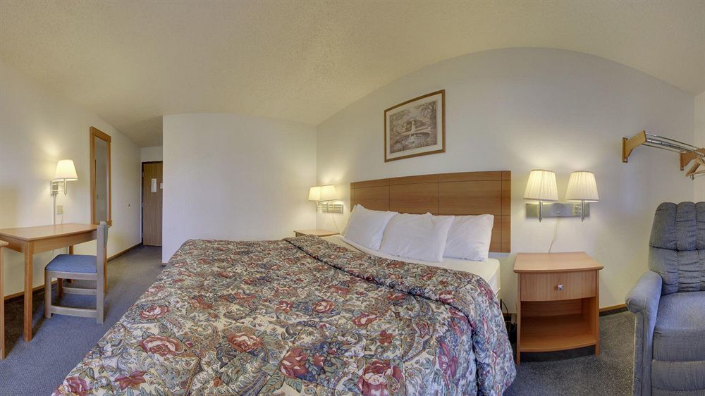 Super 8 By Wyndham Manhattan Ks Экстерьер фото
