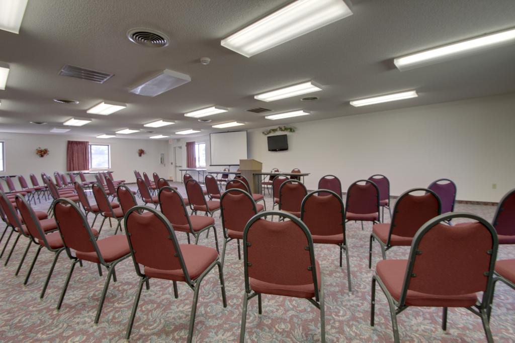 Super 8 By Wyndham Manhattan Ks Экстерьер фото