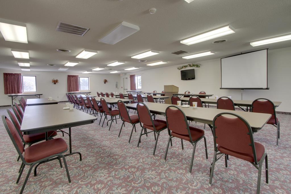Super 8 By Wyndham Manhattan Ks Экстерьер фото